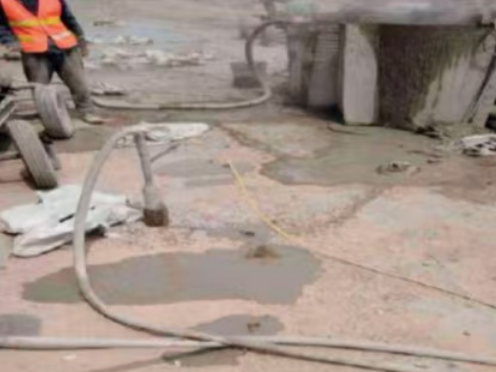 宾县水泥混凝土路面板底注浆技术 路面脱空注浆整治方案