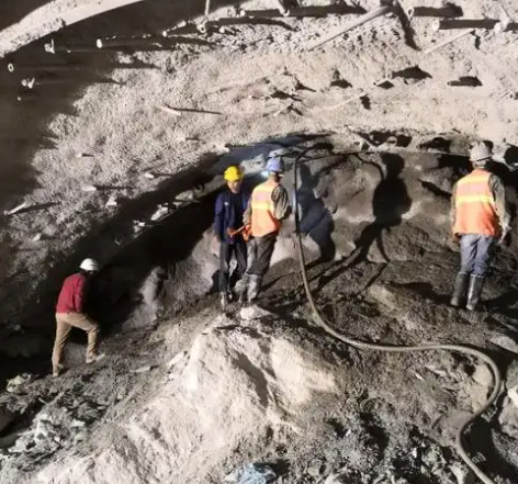 宾县拱顶带模注浆料的施工流程及注意事项